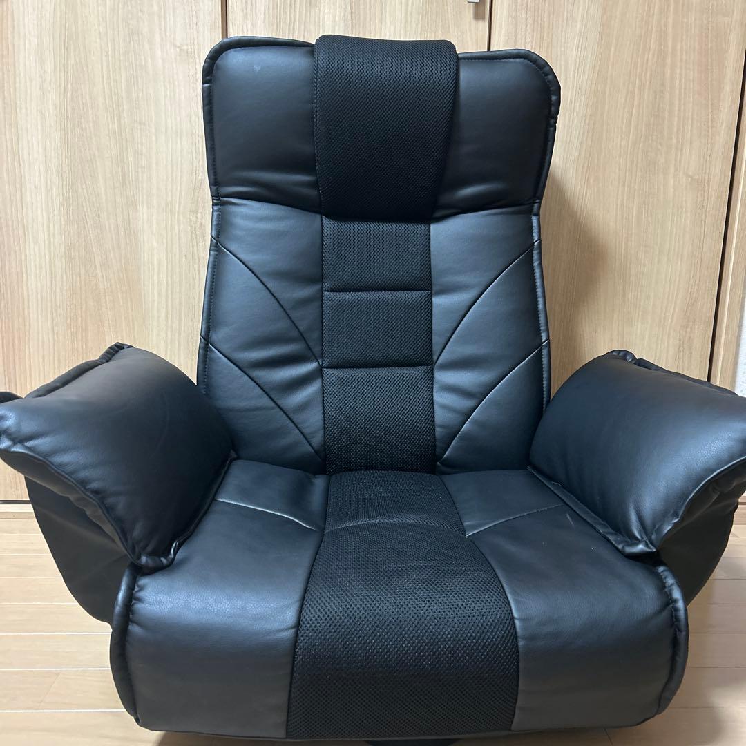 黒のリクライニング座椅子