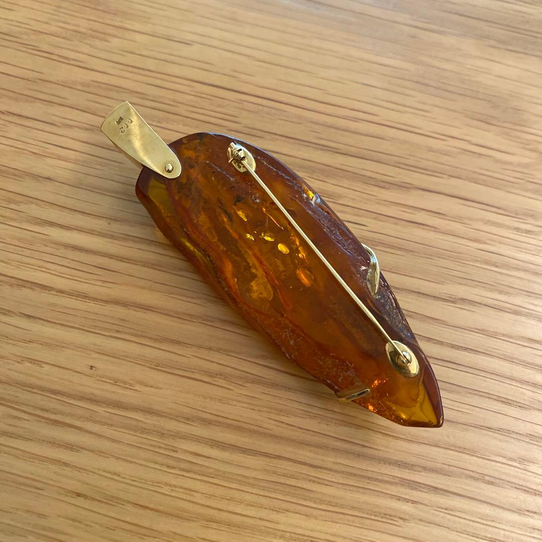琥珀色の葉形ブローチ・ペンダントトップ