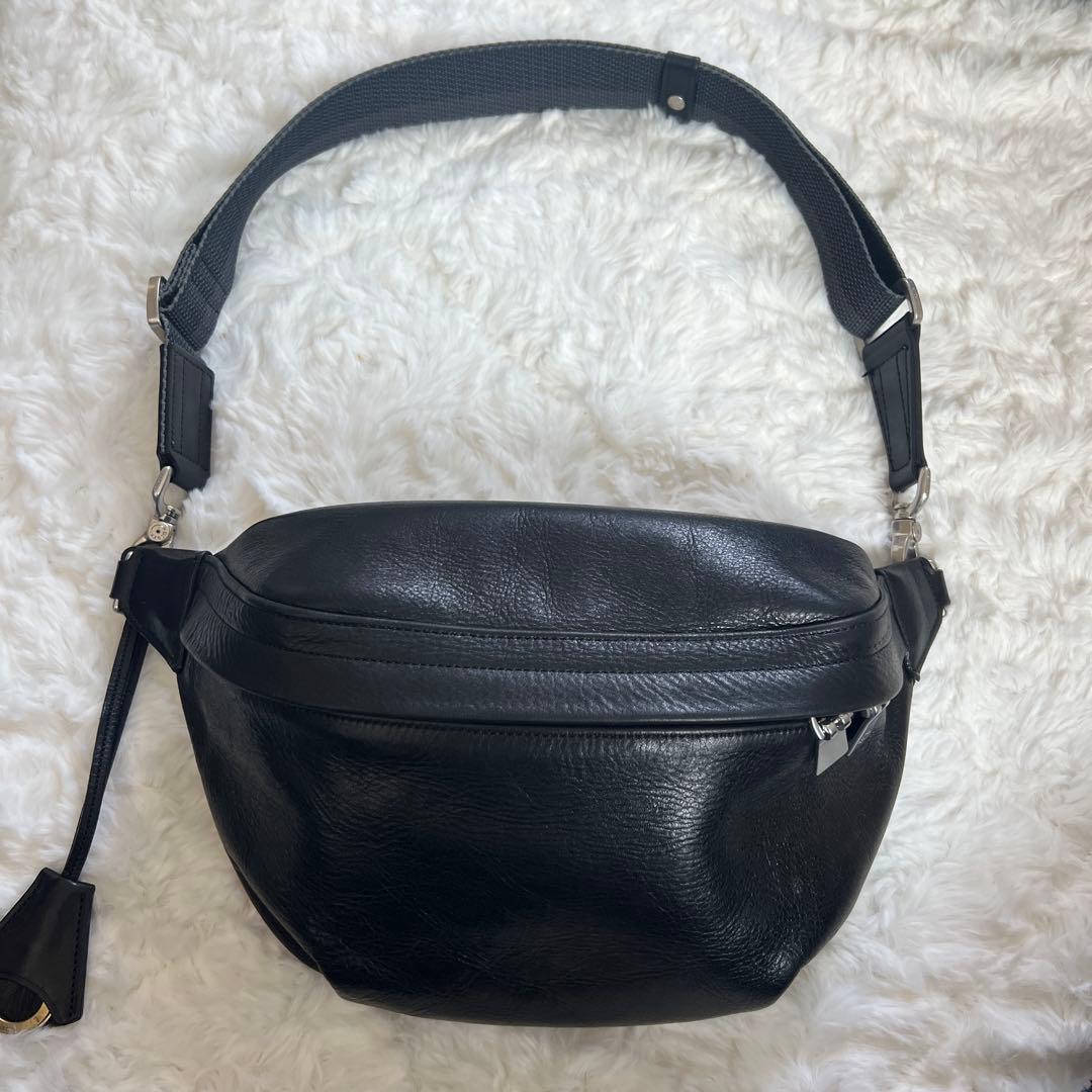 アニアリ 黒 ボディバッグ ダブルファスナー