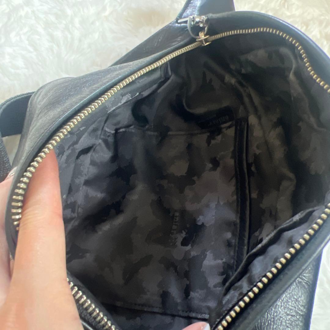 アニアリ 黒 ボディバッグ ダブルファスナー