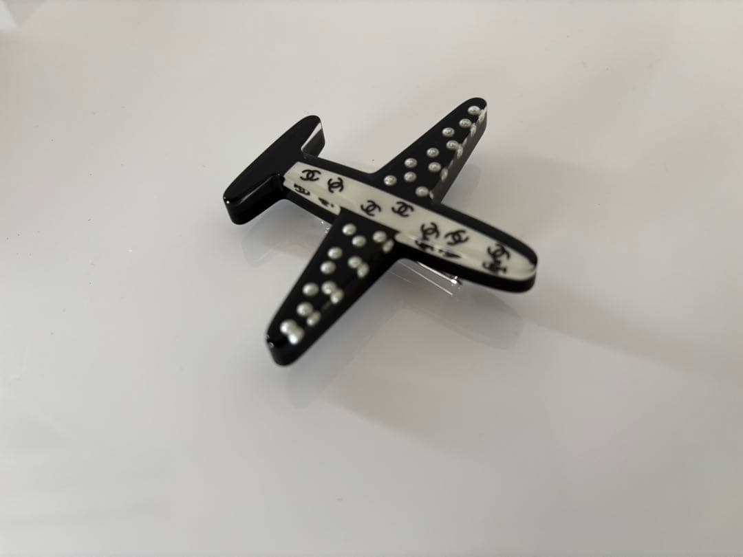 CHANEL シャネル エアライン レジンブローチ　【未使用品】