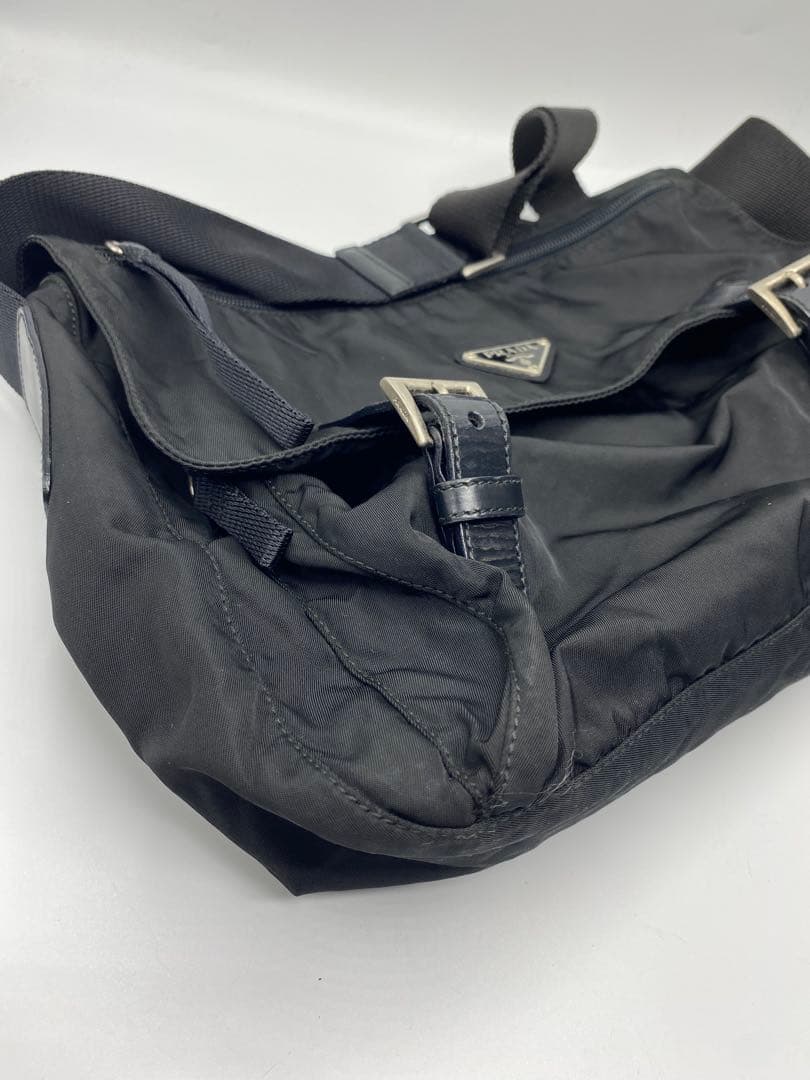 PRADA ナイロン×レザー　レディース　ショルダーバッグ　斜めがけ　三角ロゴ