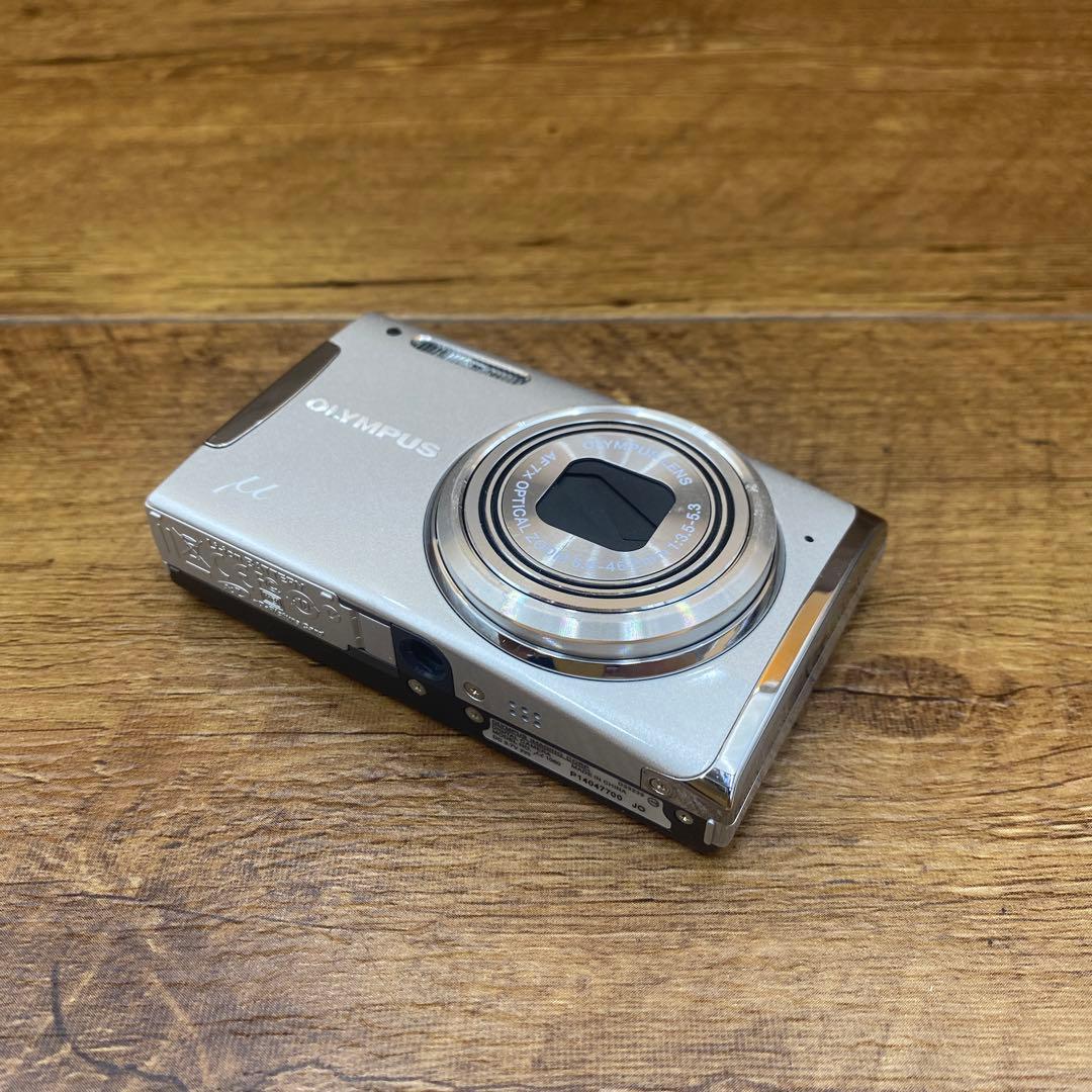 OLYMPUS オリンパス　デジタルカメラ　M-1060 ホワイト　y-37