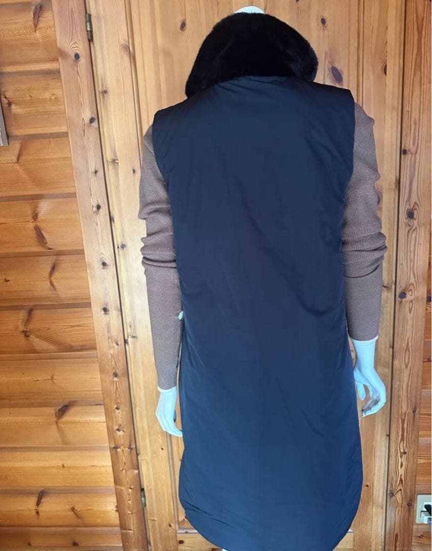 新品未使用品　pinore ダウンジレ　38サイズ