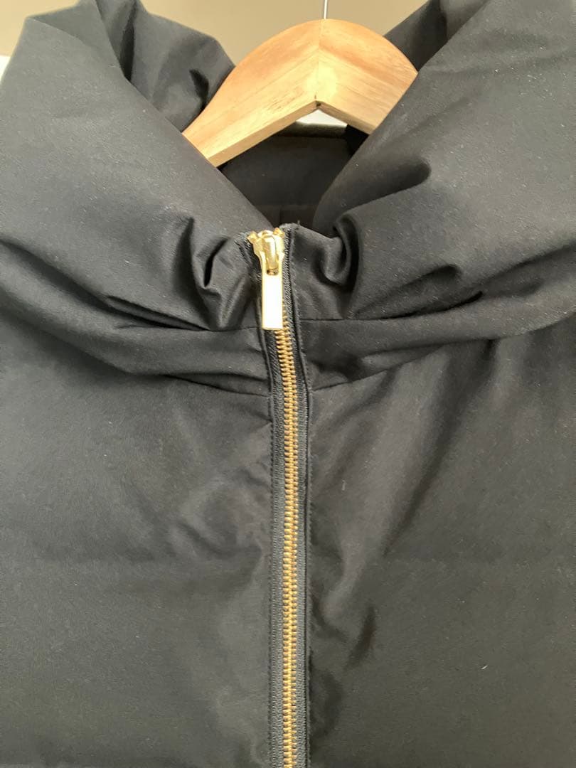 り*中様 フェンネル　フリルペプラムダウンコート　ブラック