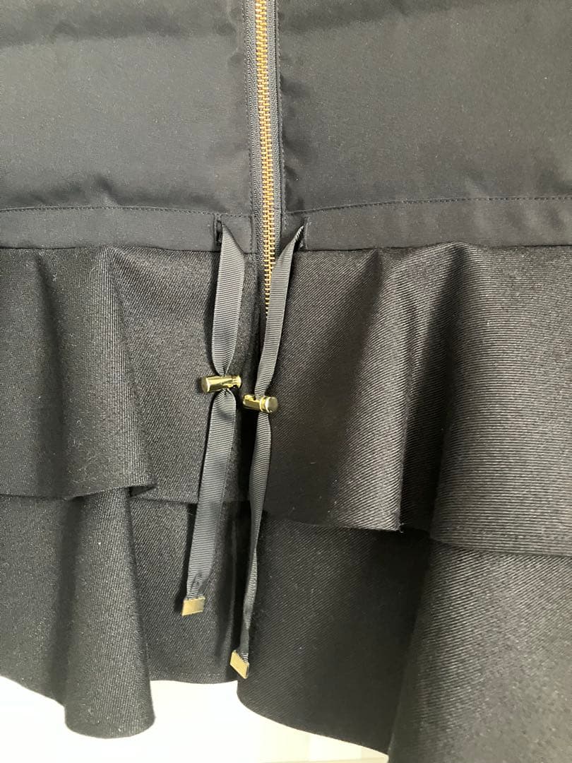 り*中様 フェンネル　フリルペプラムダウンコート　ブラック