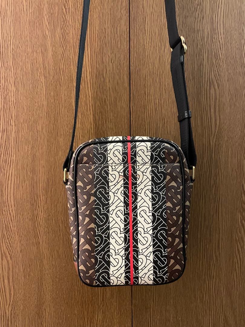 Burberry TBロゴショルダーバッグ