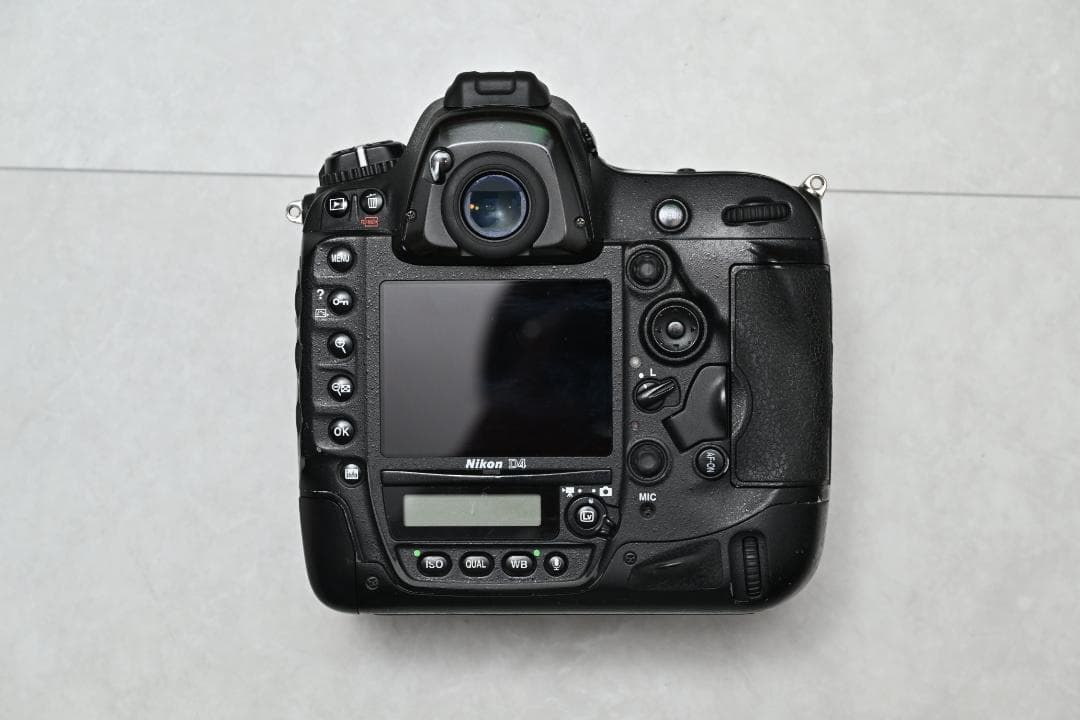 NIKON ニコン D4 ボディ バッテリー・チャージャー付き