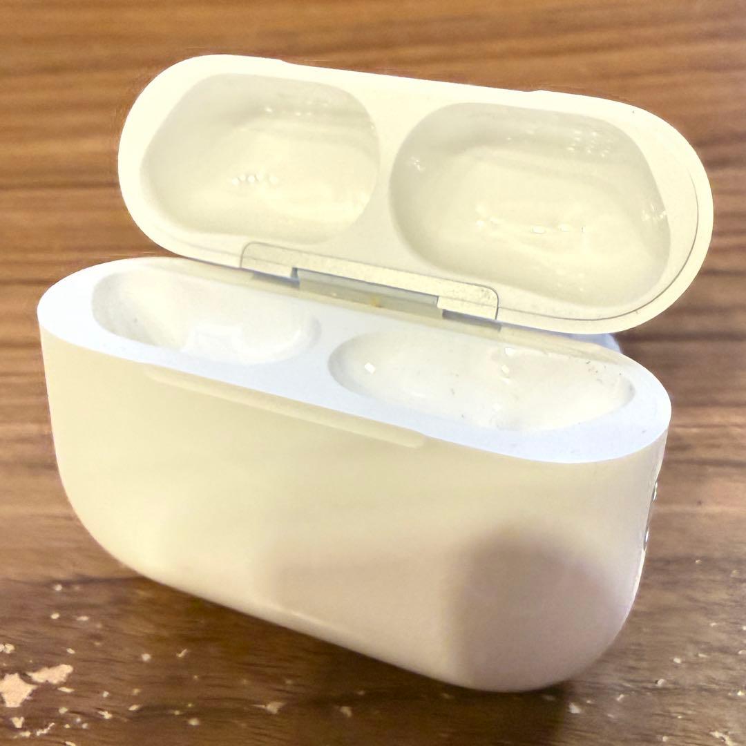 第3世代 AirPodsPro3 本体ケースのみ 中古美品 apple