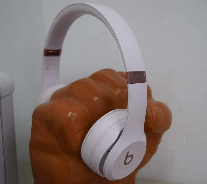 Beats Solo 4 オンイヤーワイヤレスヘッドフォン クラウドピンク 美品