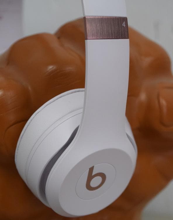 Beats Solo 4 オンイヤーワイヤレスヘッドフォン クラウドピンク 美品