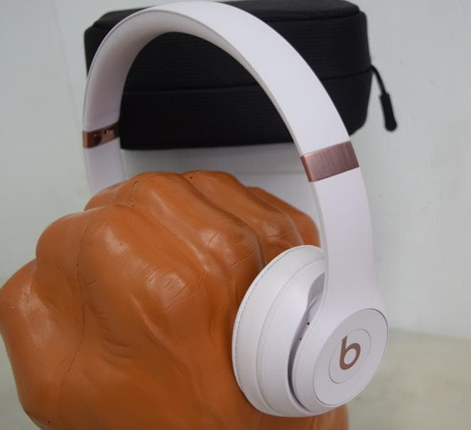 Beats Solo 4 オンイヤーワイヤレスヘッドフォン クラウドピンク 美品