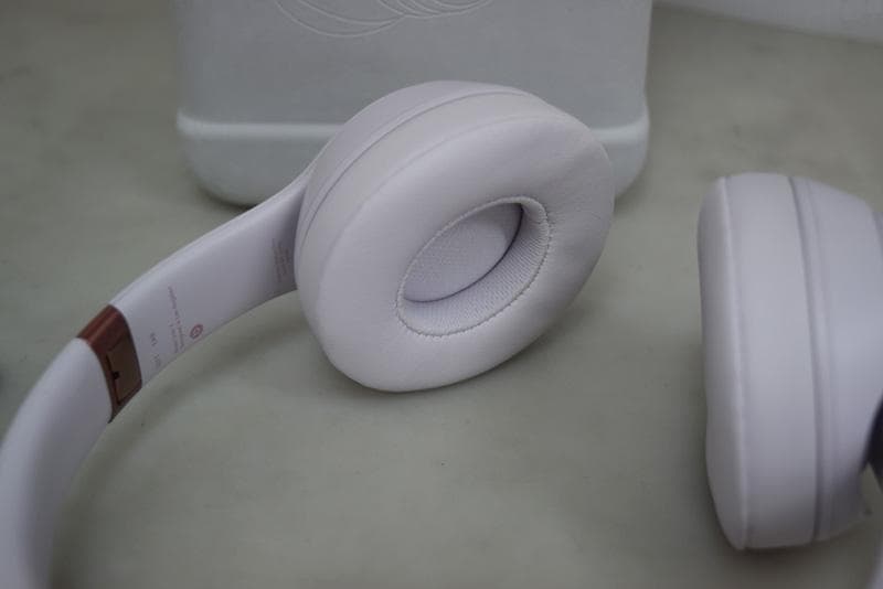 Beats Solo 4 オンイヤーワイヤレスヘッドフォン クラウドピンク 美品