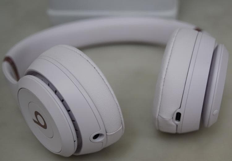 Beats Solo 4 オンイヤーワイヤレスヘッドフォン クラウドピンク 美品