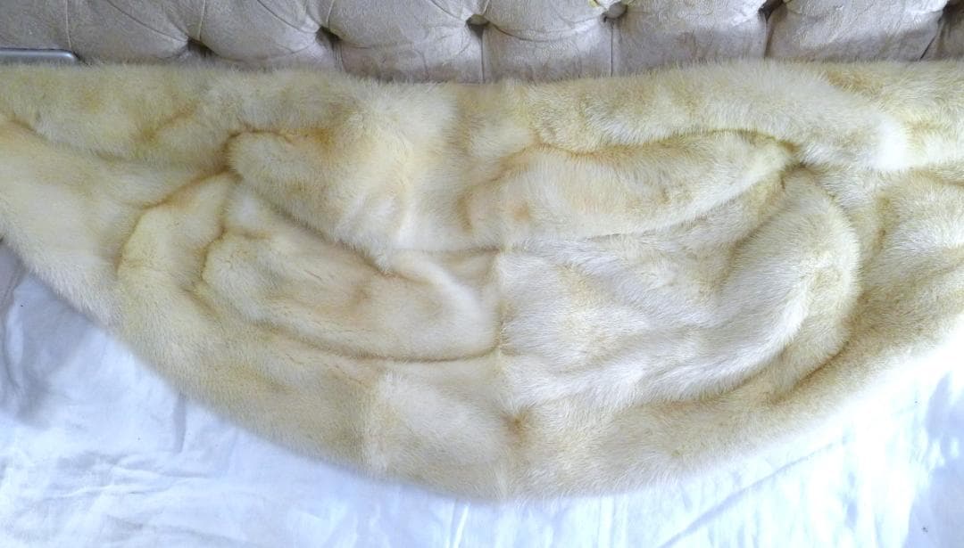 ◇【Grace Fur】お洒落な大判クロスホワイトMINK ストール144㎝◇