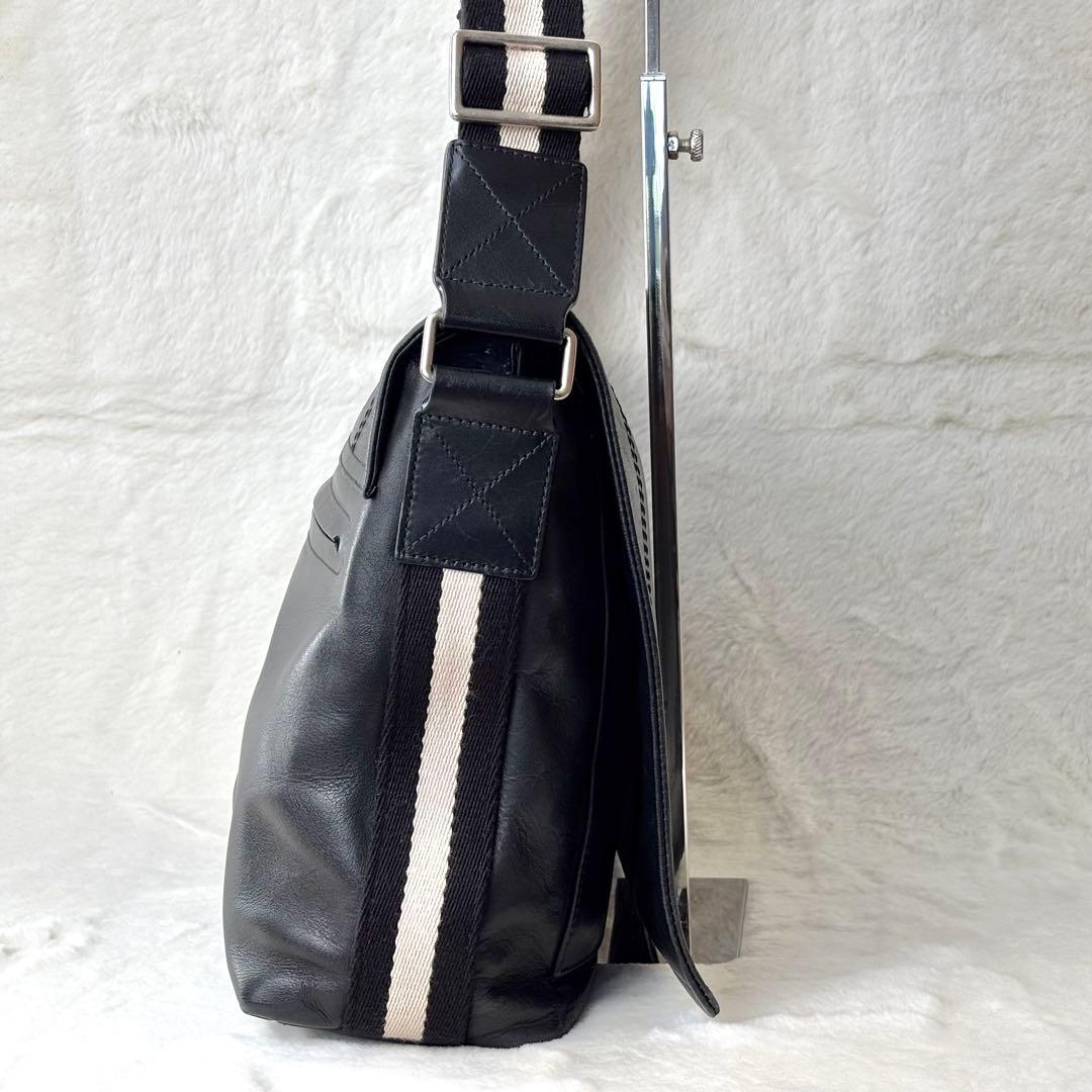 ✨美品✨BALLY　バリー　メッセンジャーバッグ　ショルダー　レザー　ライン　黒
