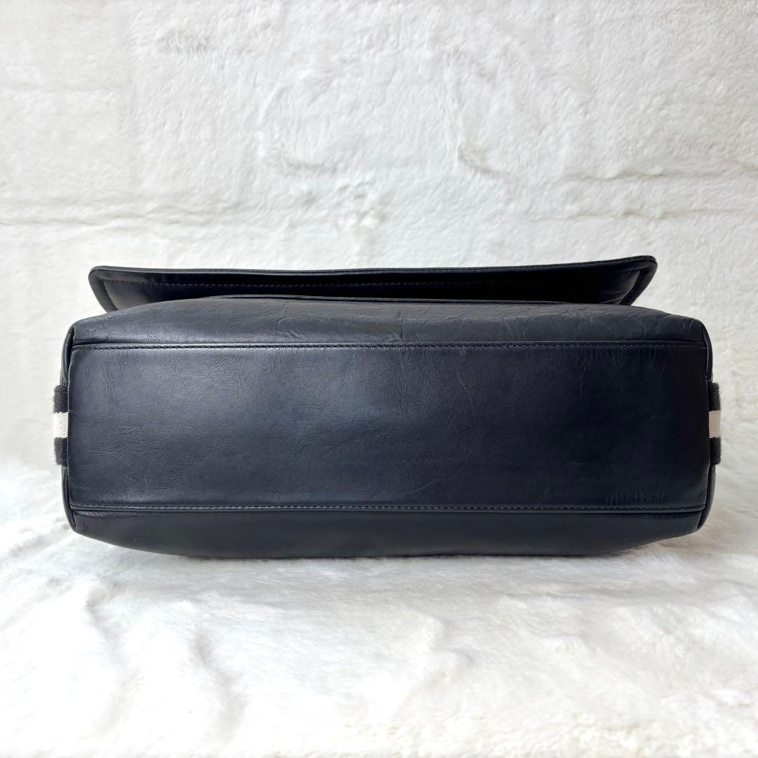 ✨美品✨BALLY　バリー　メッセンジャーバッグ　ショルダー　レザー　ライン　黒