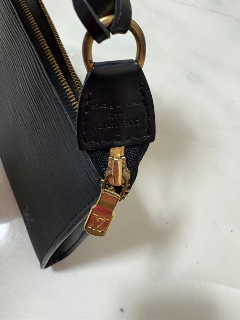 ⭐︎Louis Vuitton エピレザー ブラックポーチ⭐︎