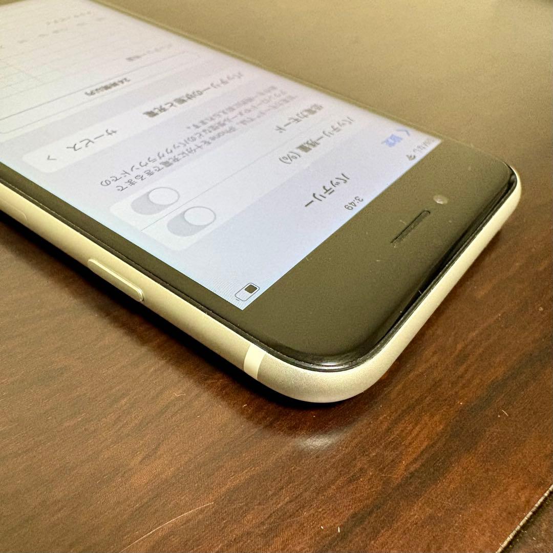 iPhone SE 第二世代 64GB バッテリー76% SIMロック無 箱あり