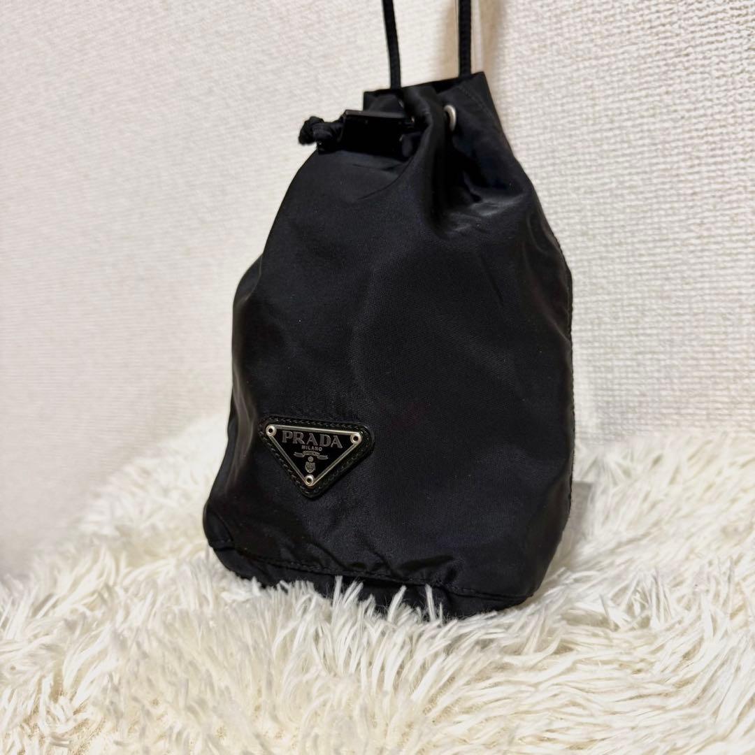 PRADA　アクセサリーポーチ　ブラック　ナイロン 巾着