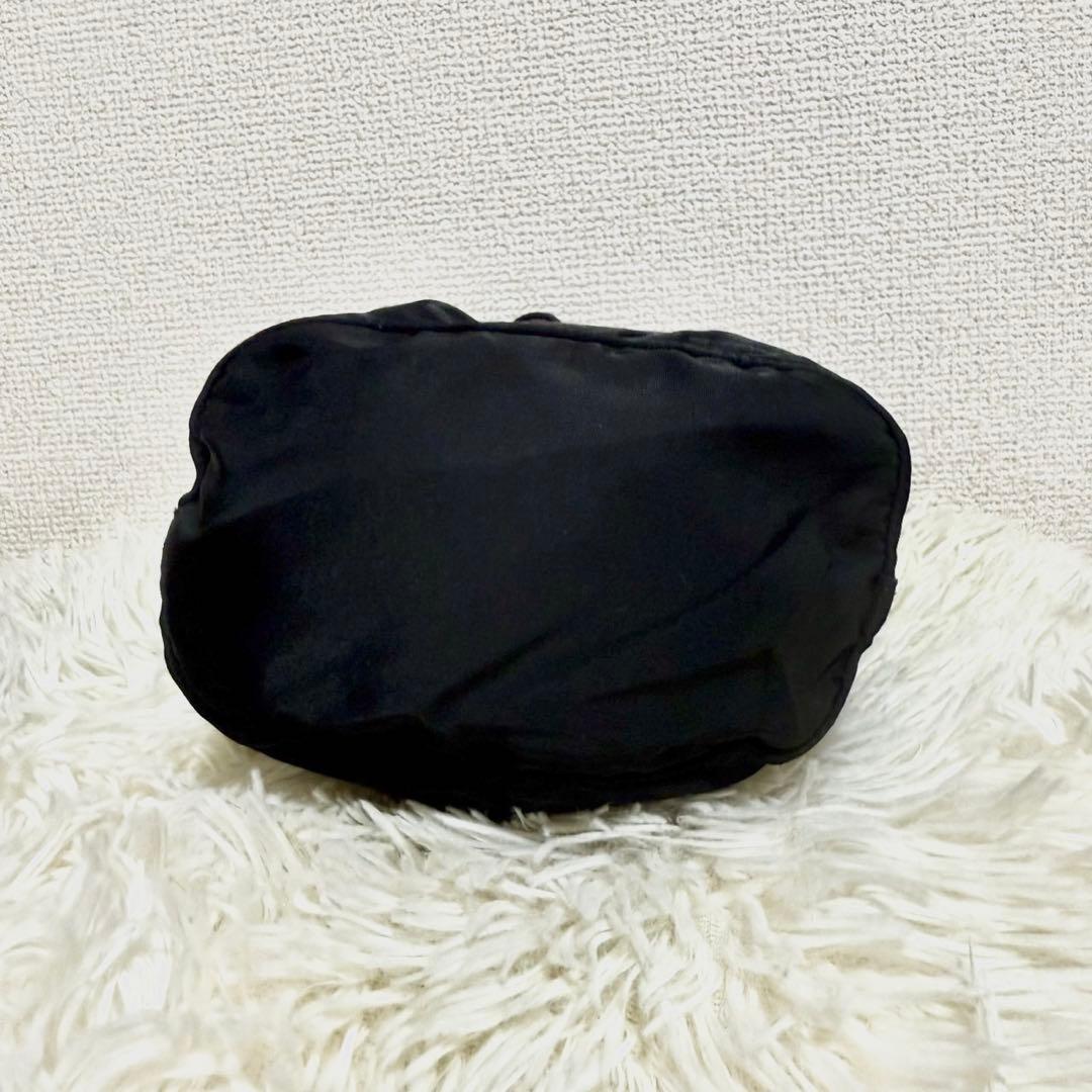PRADA　アクセサリーポーチ　ブラック　ナイロン 巾着