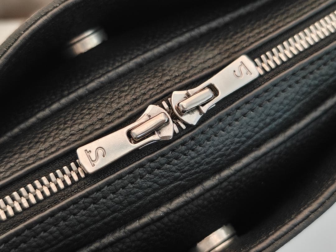 美品 ワイルドスワンズ ランスロット シュランケンカーフ ビジネスバッグ