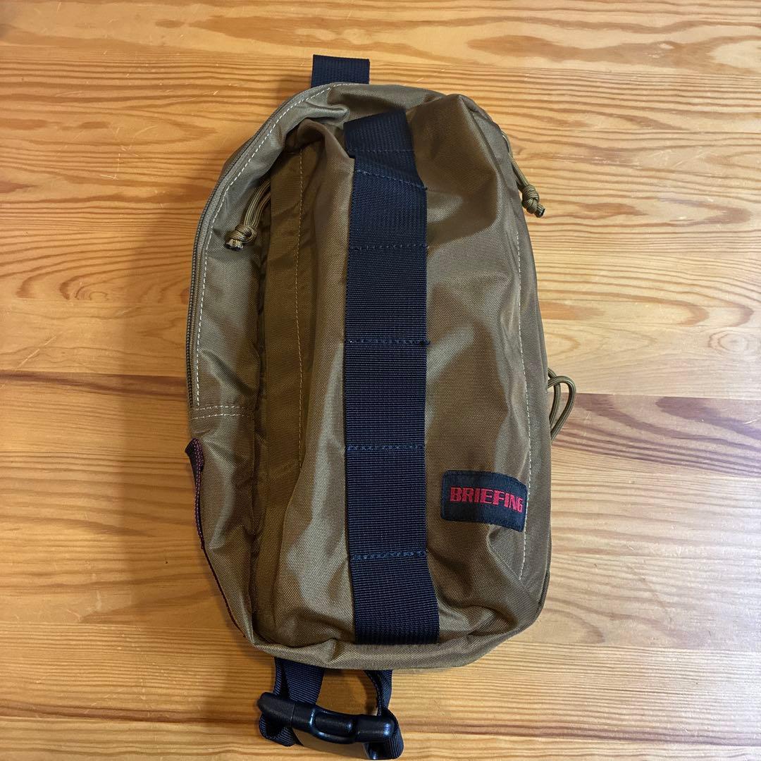 ブリーフィング　ショルダー SLING WALKER BRIEFING