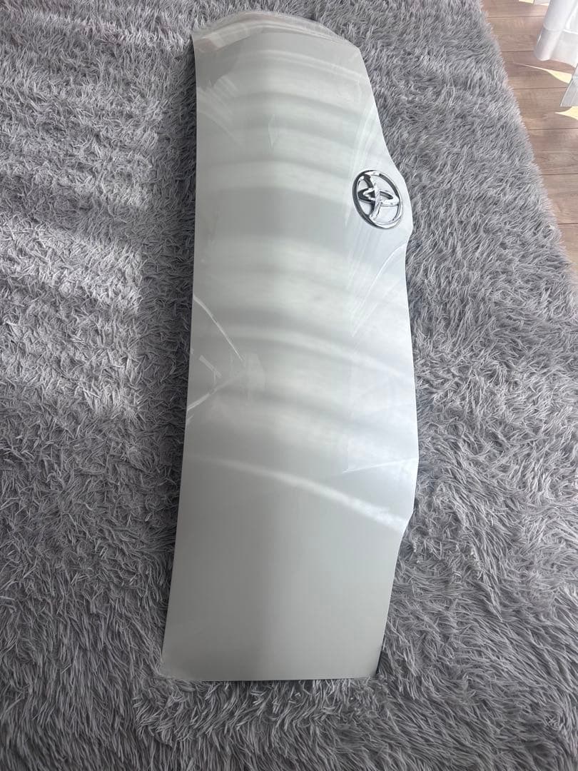 2022年式　7型ハイエースワゴンGL 純正ボンネット