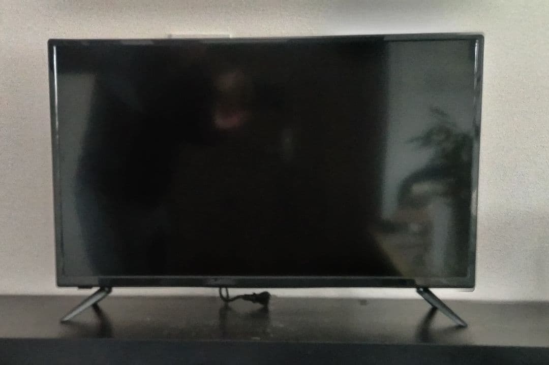 32型液晶テレビ ダブルチューナー BS/CS 壁付金具付