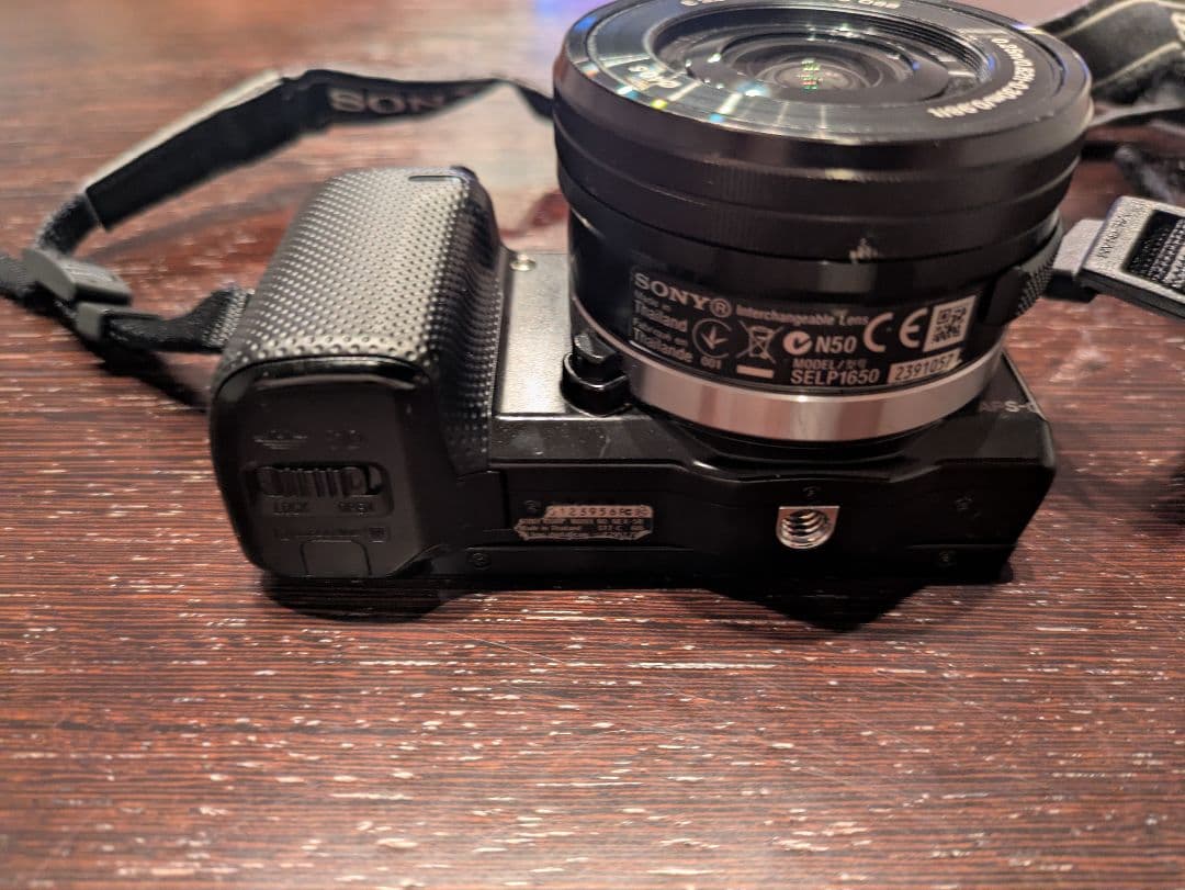 【美品】SONY ミラーレス一眼カメラ　NEX-5R NP-FW50