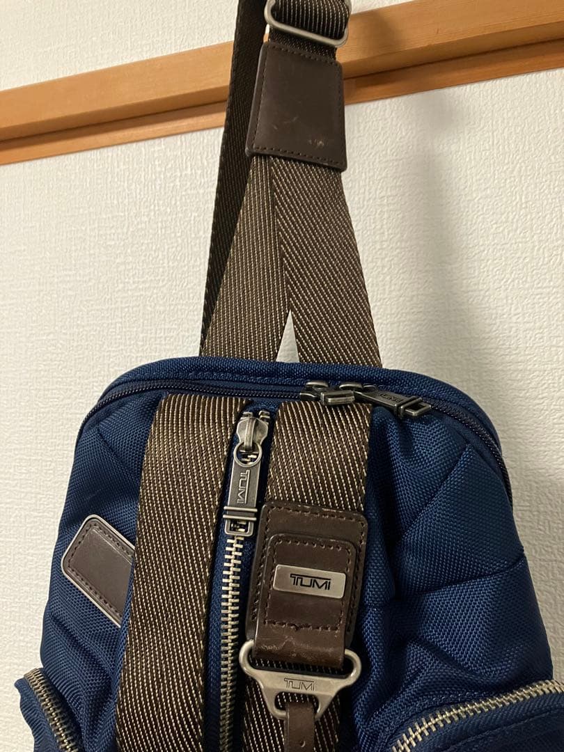 TUMI トゥミ ボディバッグ スリングバッグ ネイビー 【22318BTH】