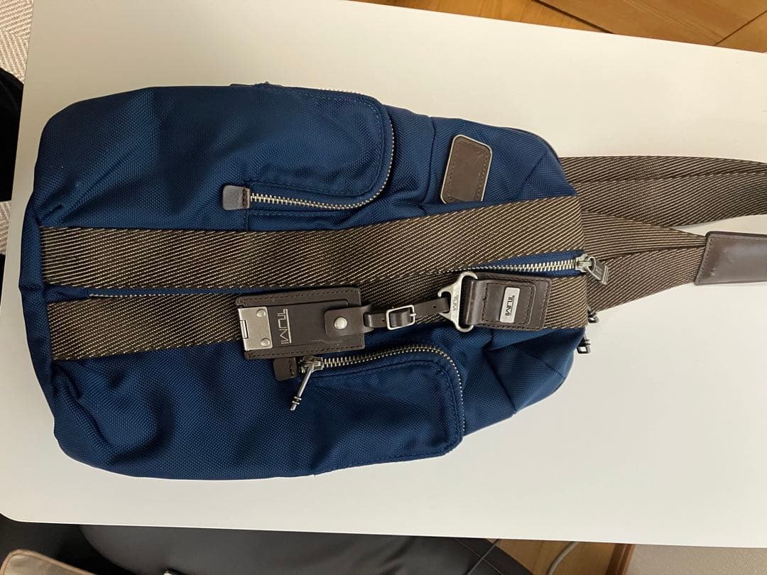 TUMI トゥミ ボディバッグ スリングバッグ ネイビー 【22318BTH】