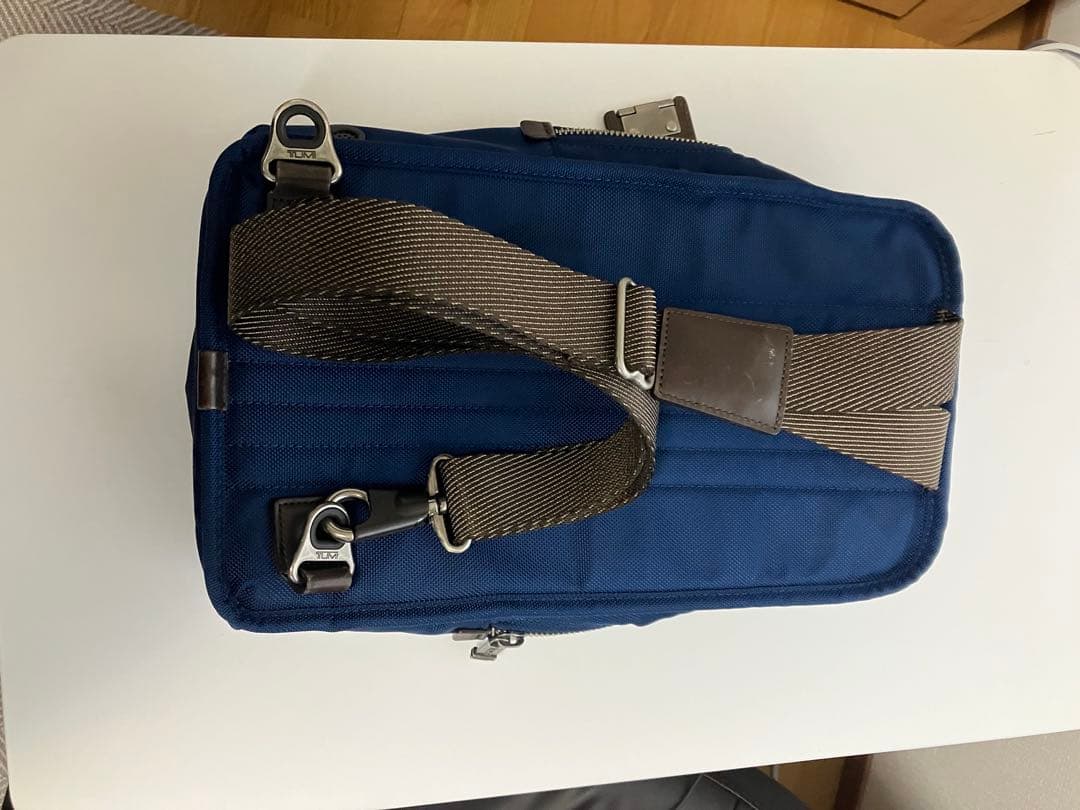 TUMI トゥミ ボディバッグ スリングバッグ ネイビー 【22318BTH】