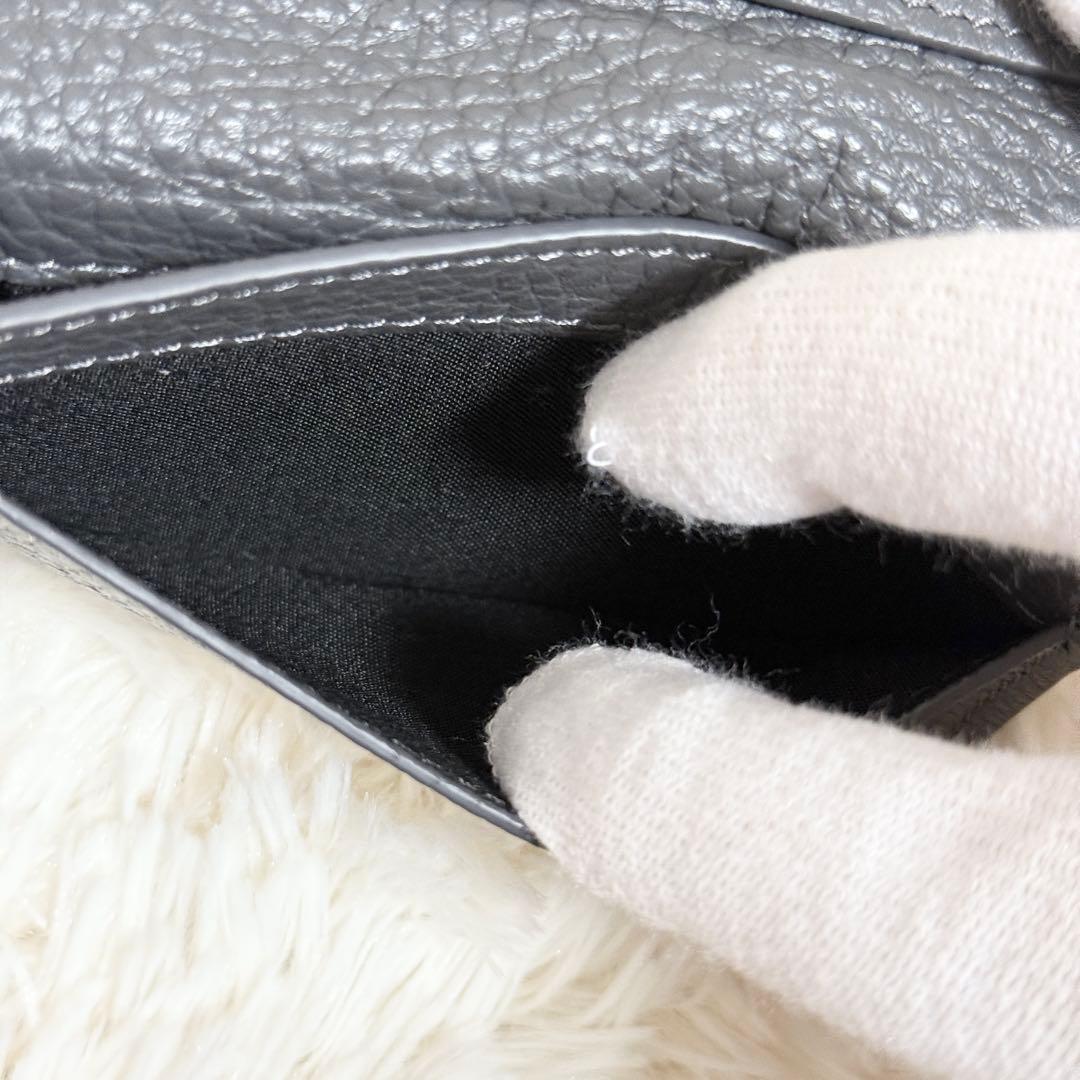 【未使用級】FENDI セレリア　名刺入れ　レザー　シルバー金具　シボ革