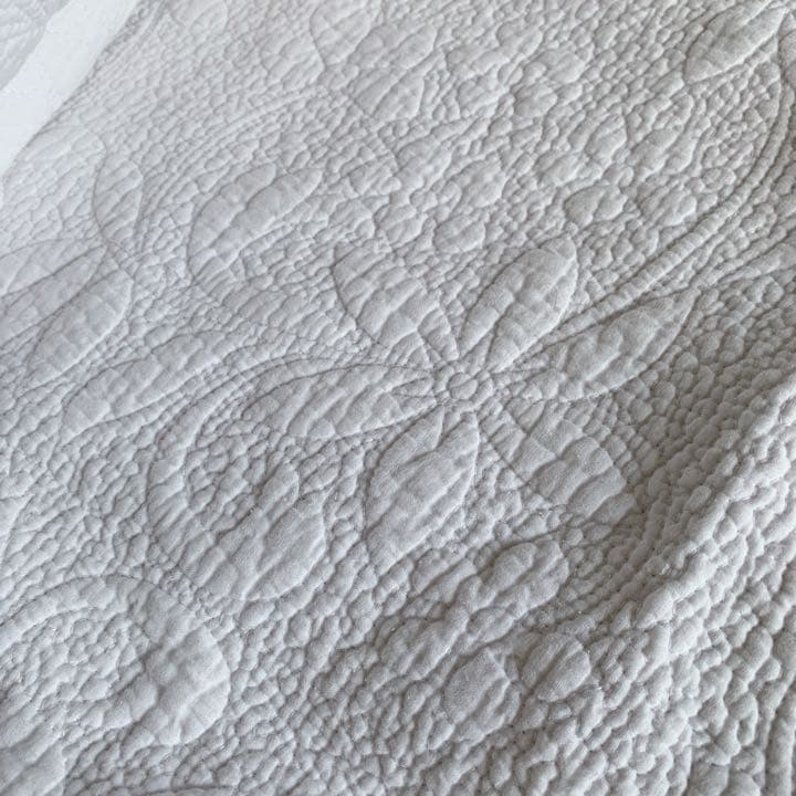 アンティーク　海外　ホワイトキルト　フラワー