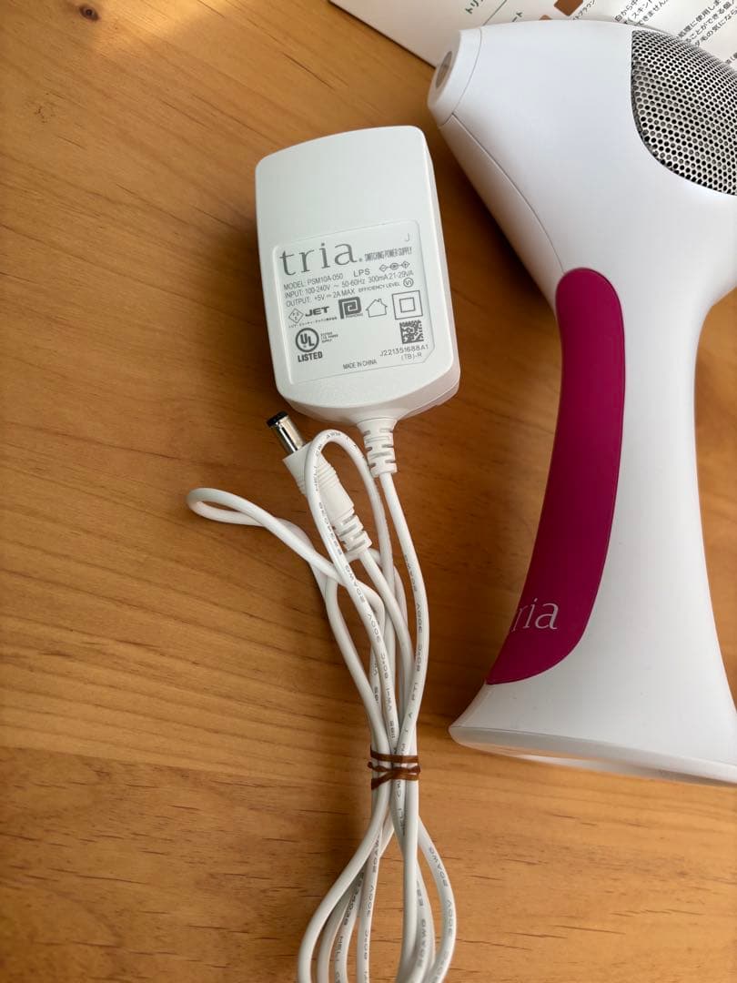 トリア 脱毛器 ホワイト/ピンク 充電器付き