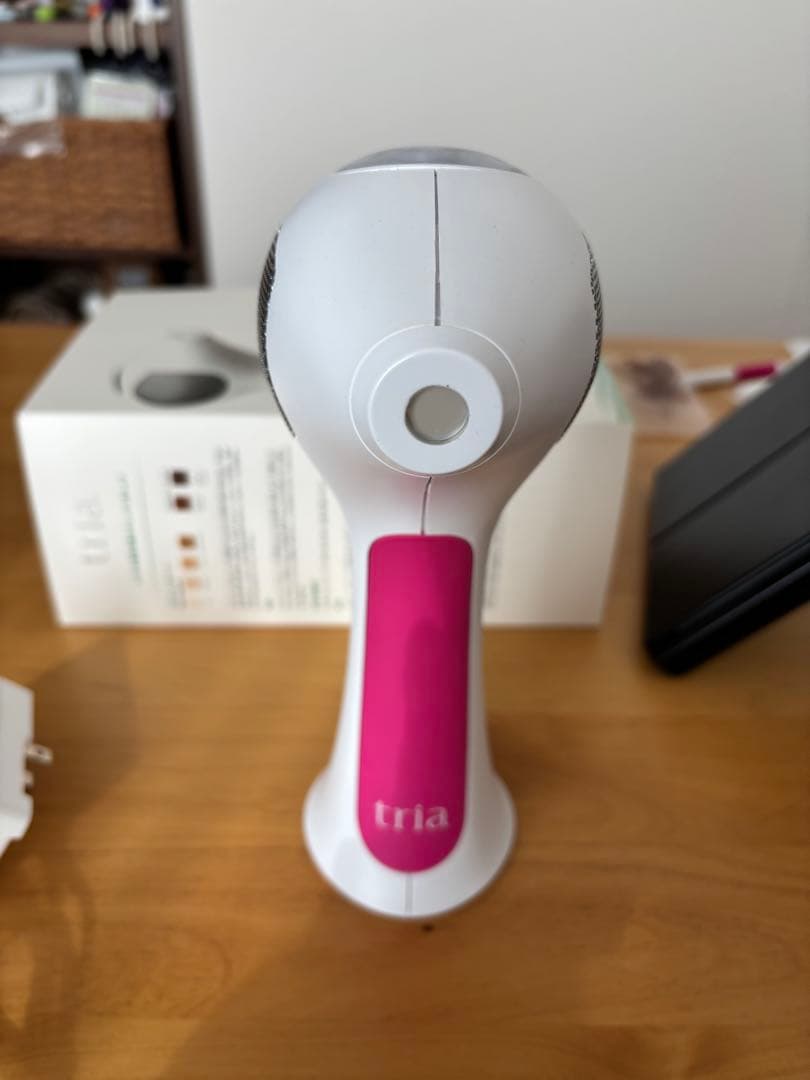 トリア 脱毛器 ホワイト/ピンク 充電器付き