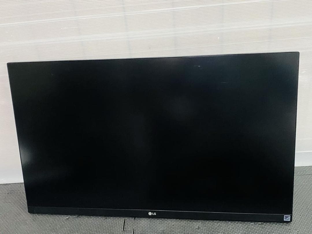 ■ LG UltraFine Display Ergo 27UN880-B