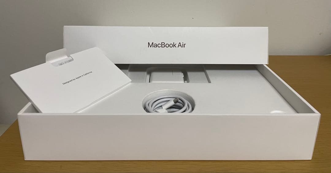 美品 MacBook Air M1チップ 充電数27回『容量100％』