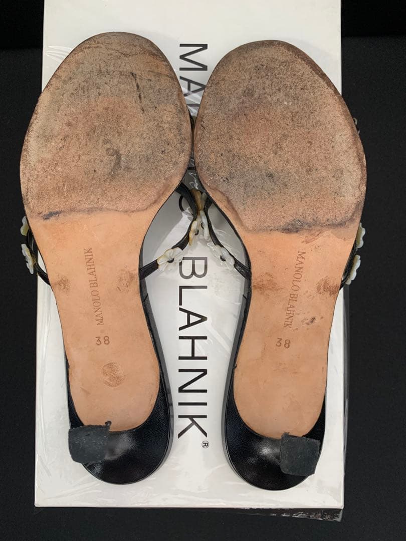 マノロブラニク ブラック ミュール フラワーモチーフ