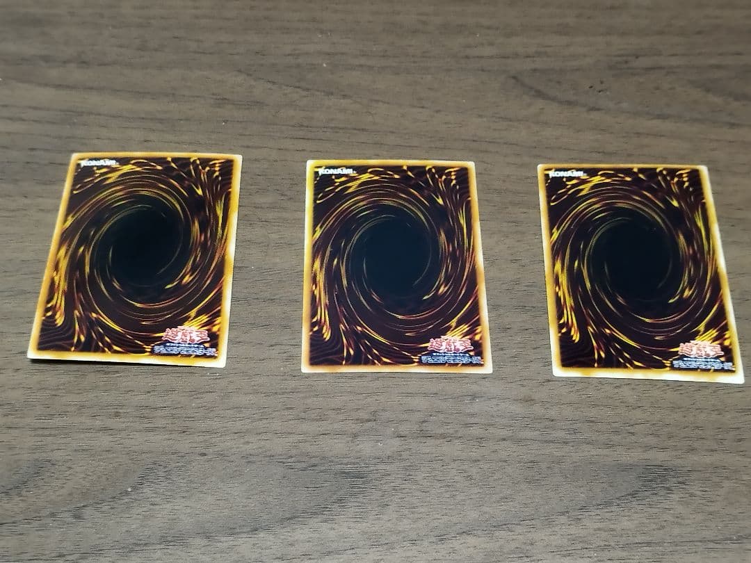 遊戯王カード 初期　レッドアイズブラックドラゴン（枠ズレエラー）他　3枚セット