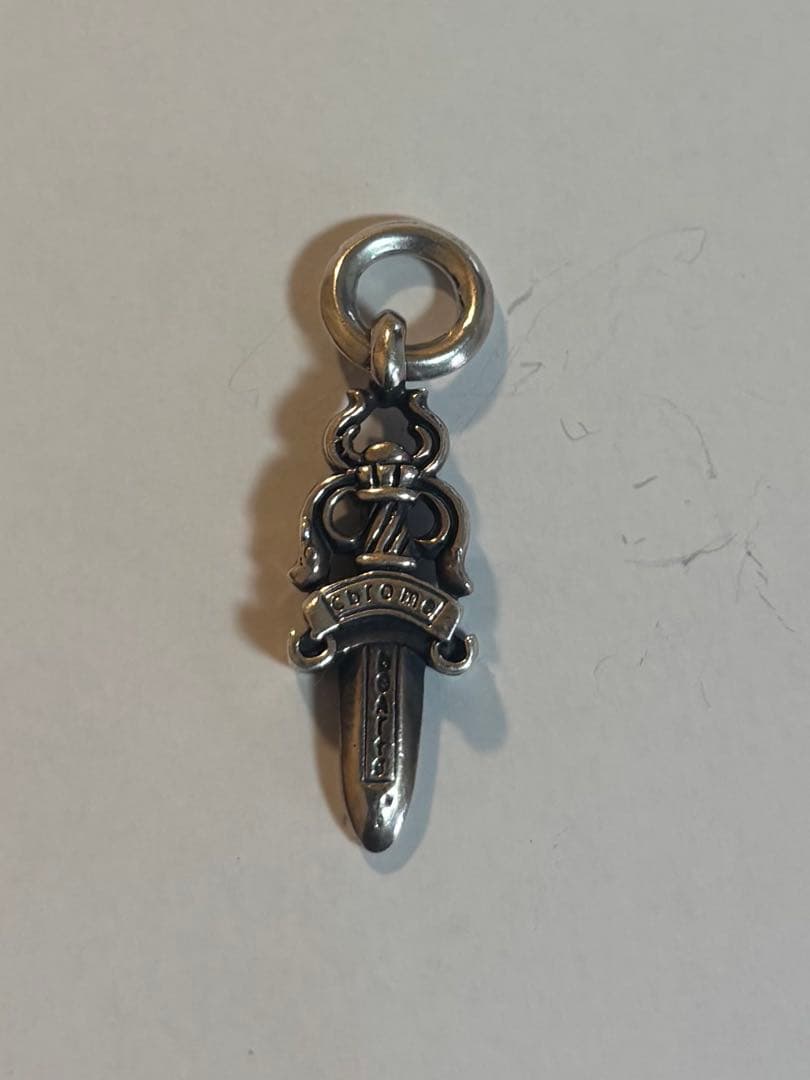 ダガーチャーム