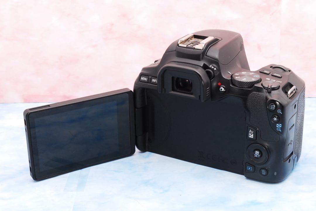 キャノン Kiss X10☆一眼レフカメラ☆手ぶれ補正標準＆超望遠☆バッグ付