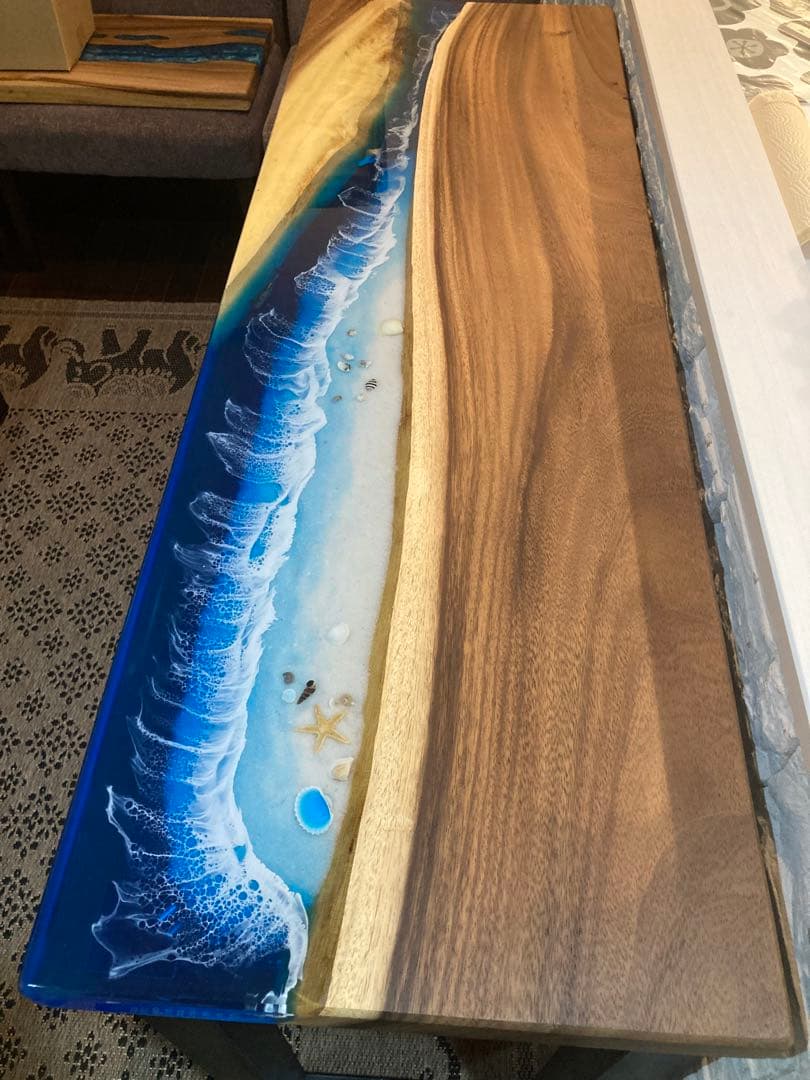 ダイニングテーブル　カウンターテーブル　レジンテーブル　キッチン　椅子