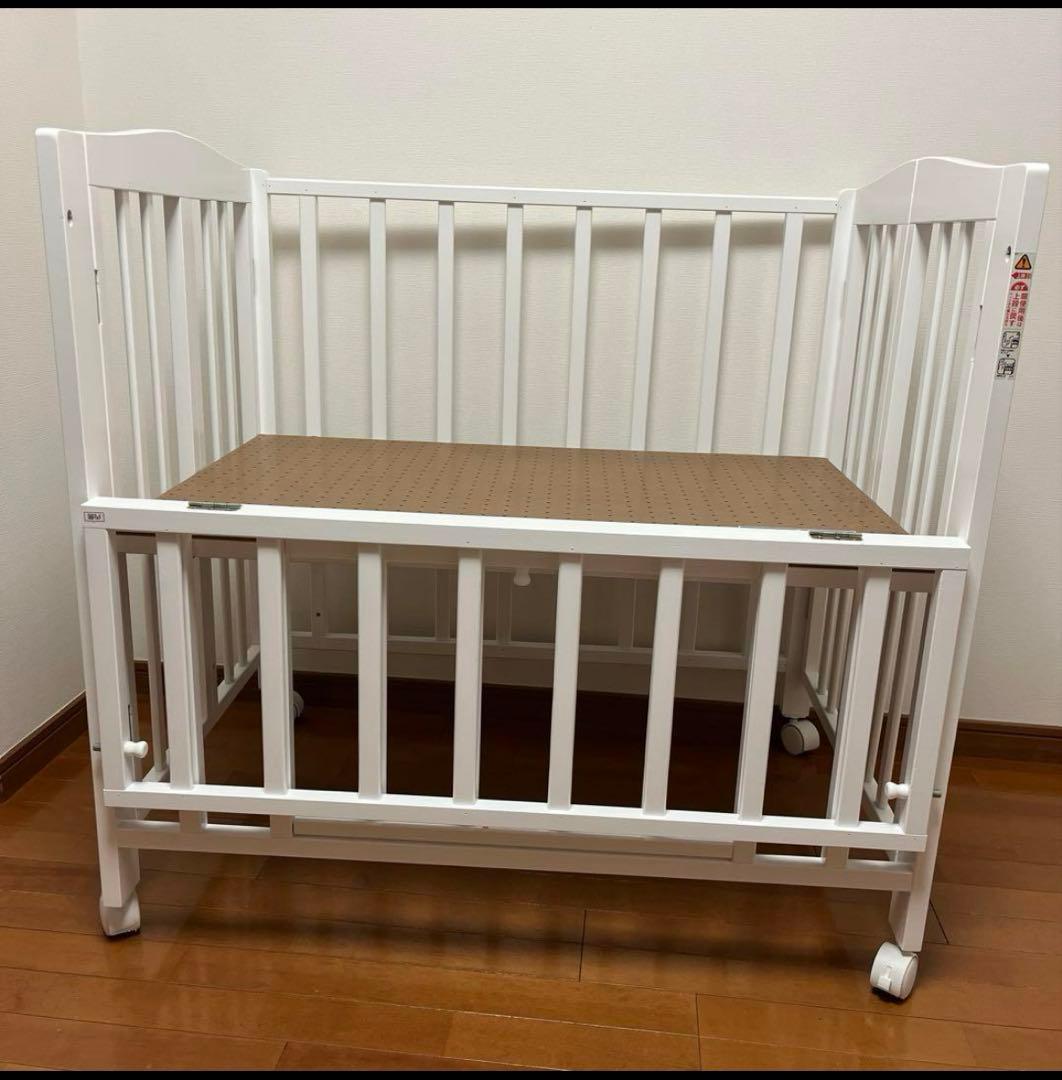 折りたたみ式ホワイトベビーベッド
