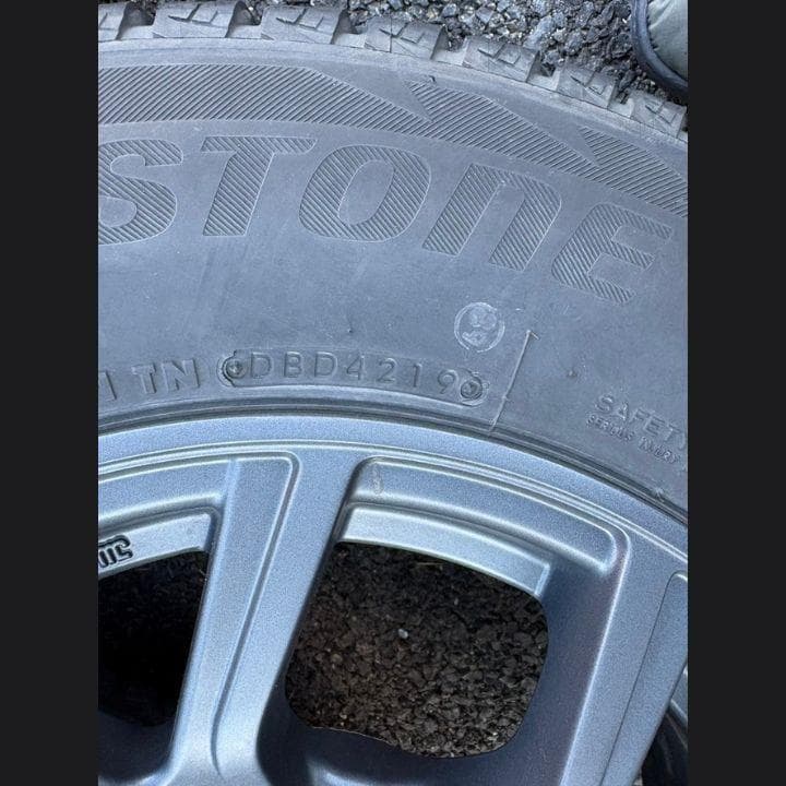 値下げ！送料込み！ジムニーシエラ　195/80R15　スタッドレスタイヤ