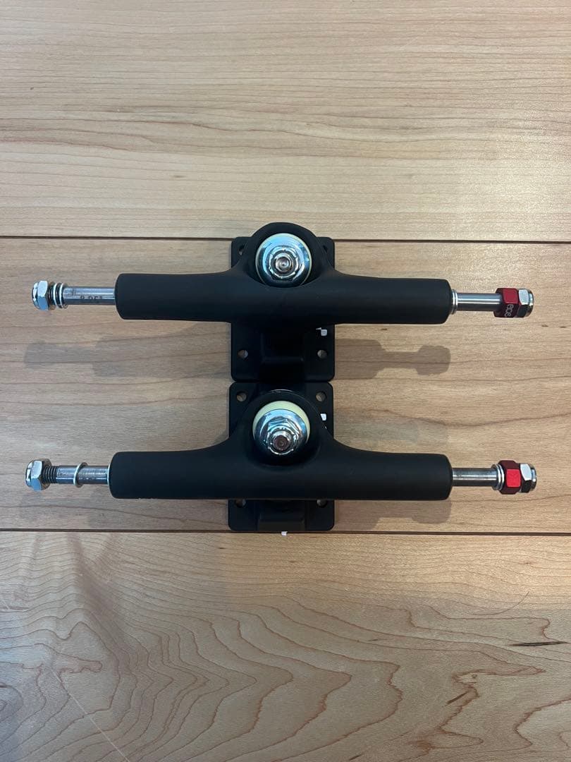 ACEのF1スケートボード トラック マットブラック 44 2個セット