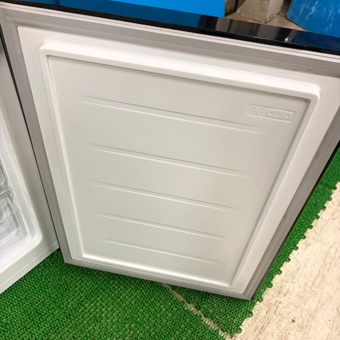 607 極美品　冷蔵庫　200L弱　一人暮らし　右開き　スリムデザイン　格安