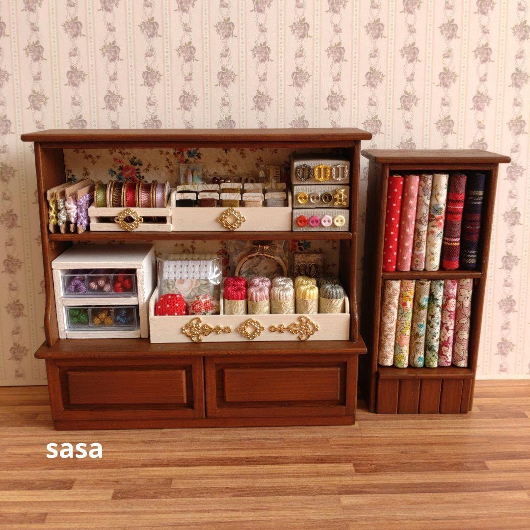 ミニチュア家具　ミニチュア手芸屋さん《濃いめメープル》赤いお花柄