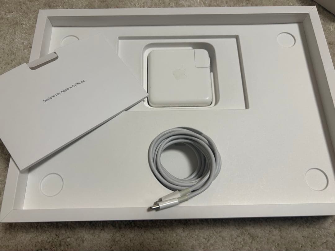 MacBook Pro 13インチ / i5 / 16GB / 512GB